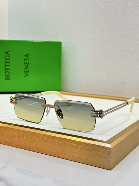 Picture of Bottega Veneta Sunglasses _SKUfw80882303fw